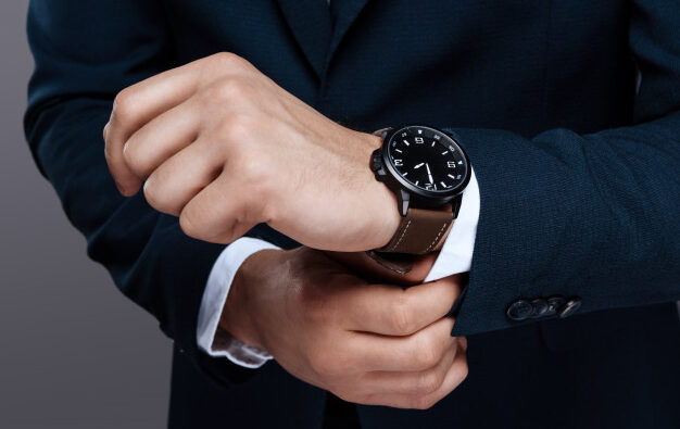 Modny zegarek męski – jaki model wybrać?